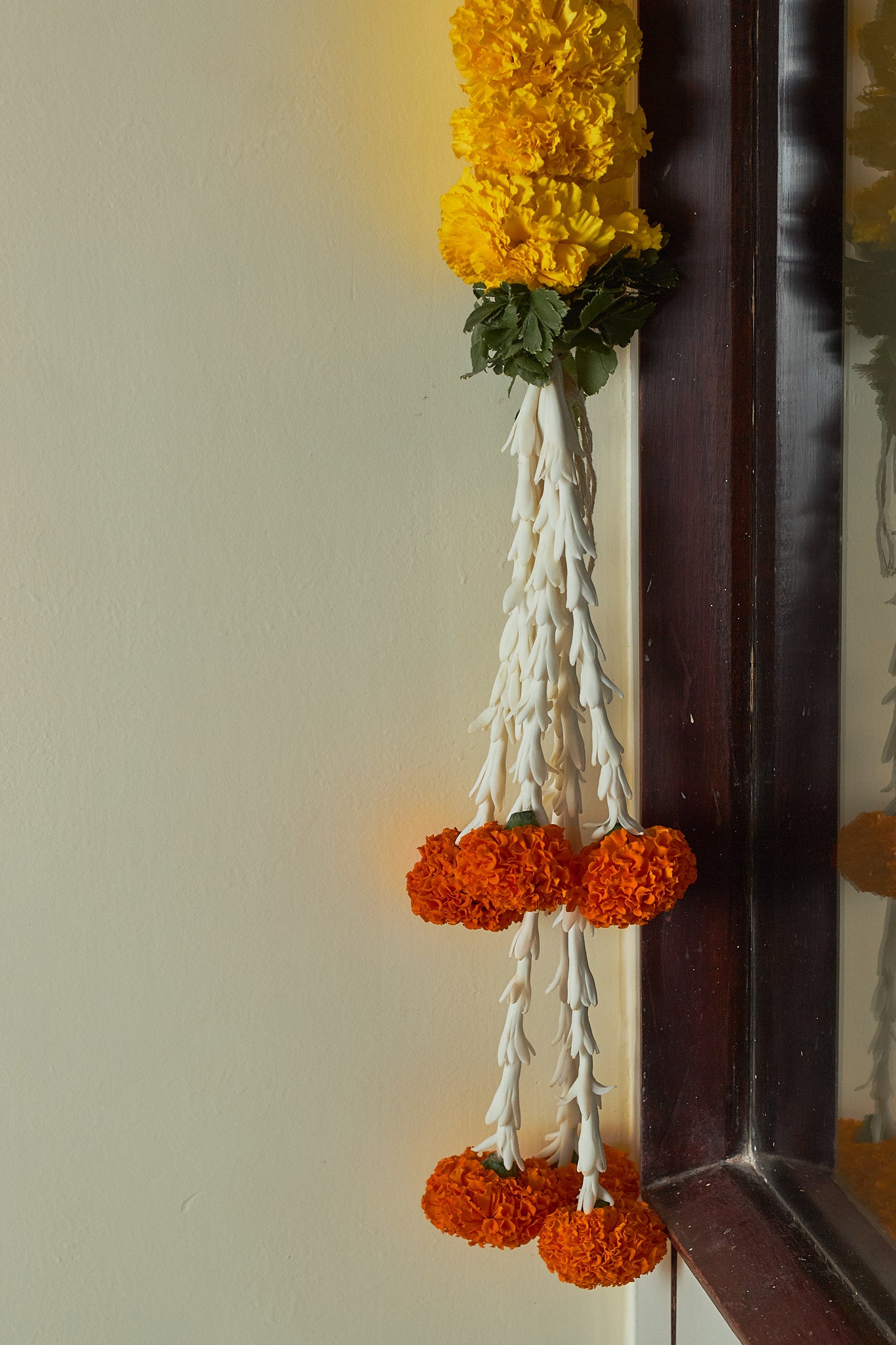 Parandi Latkan - Mahua Floral Studio