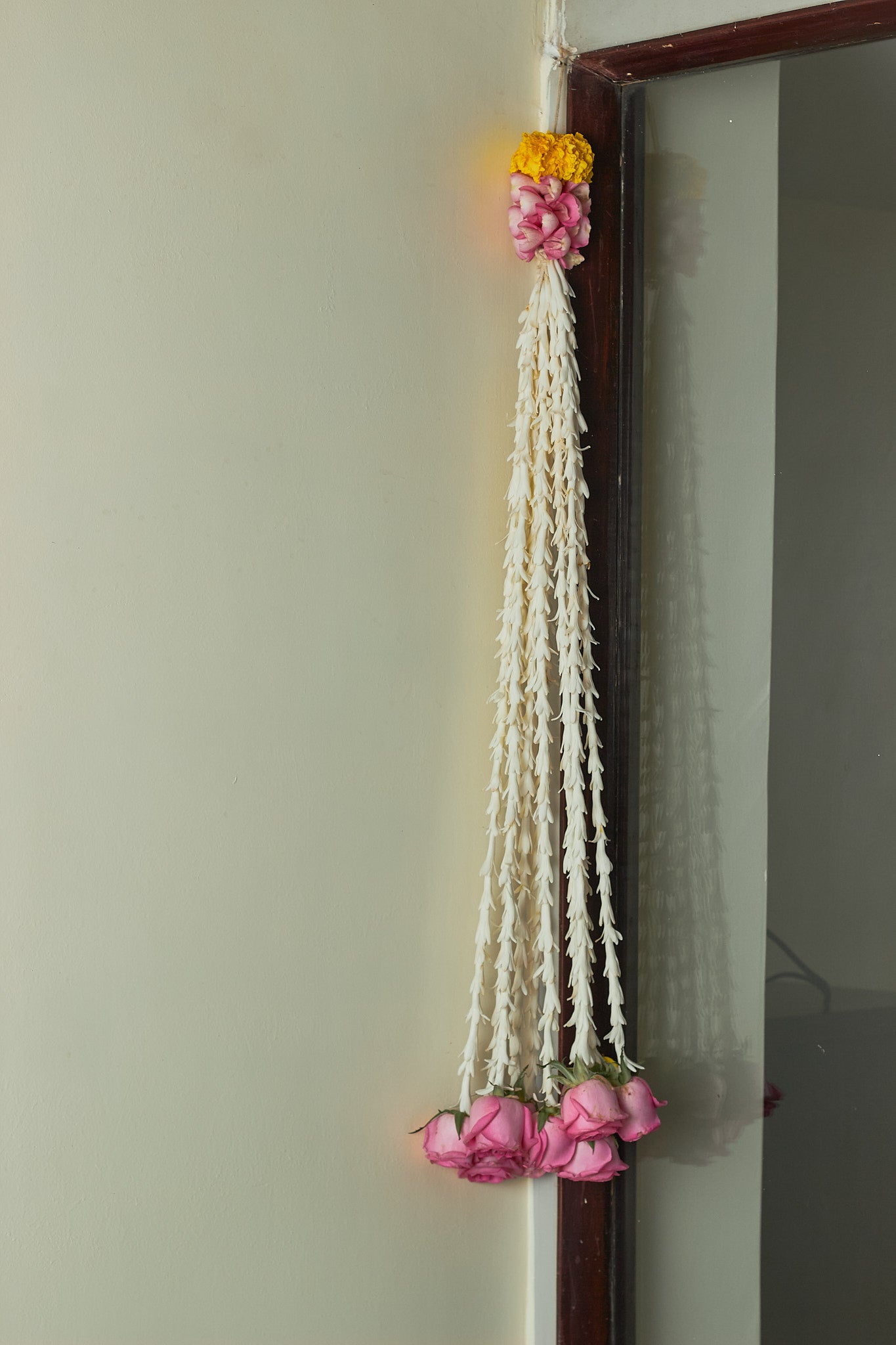 Tuberose & Roses Latkan - Mahua Floral Studio
