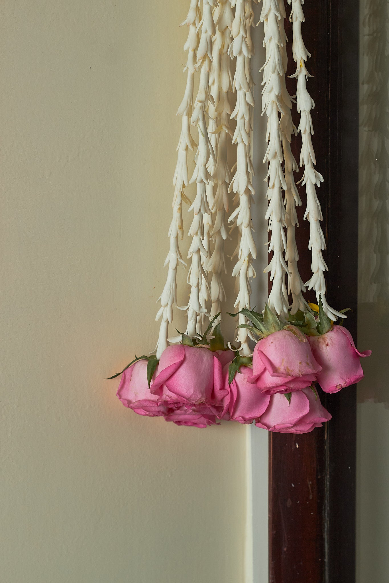 Tuberose & Roses Latkan - Mahua Floral Studio