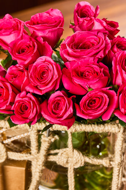 Buy Wine & Roses Gift Hamper by  Mahua Floral Studio.