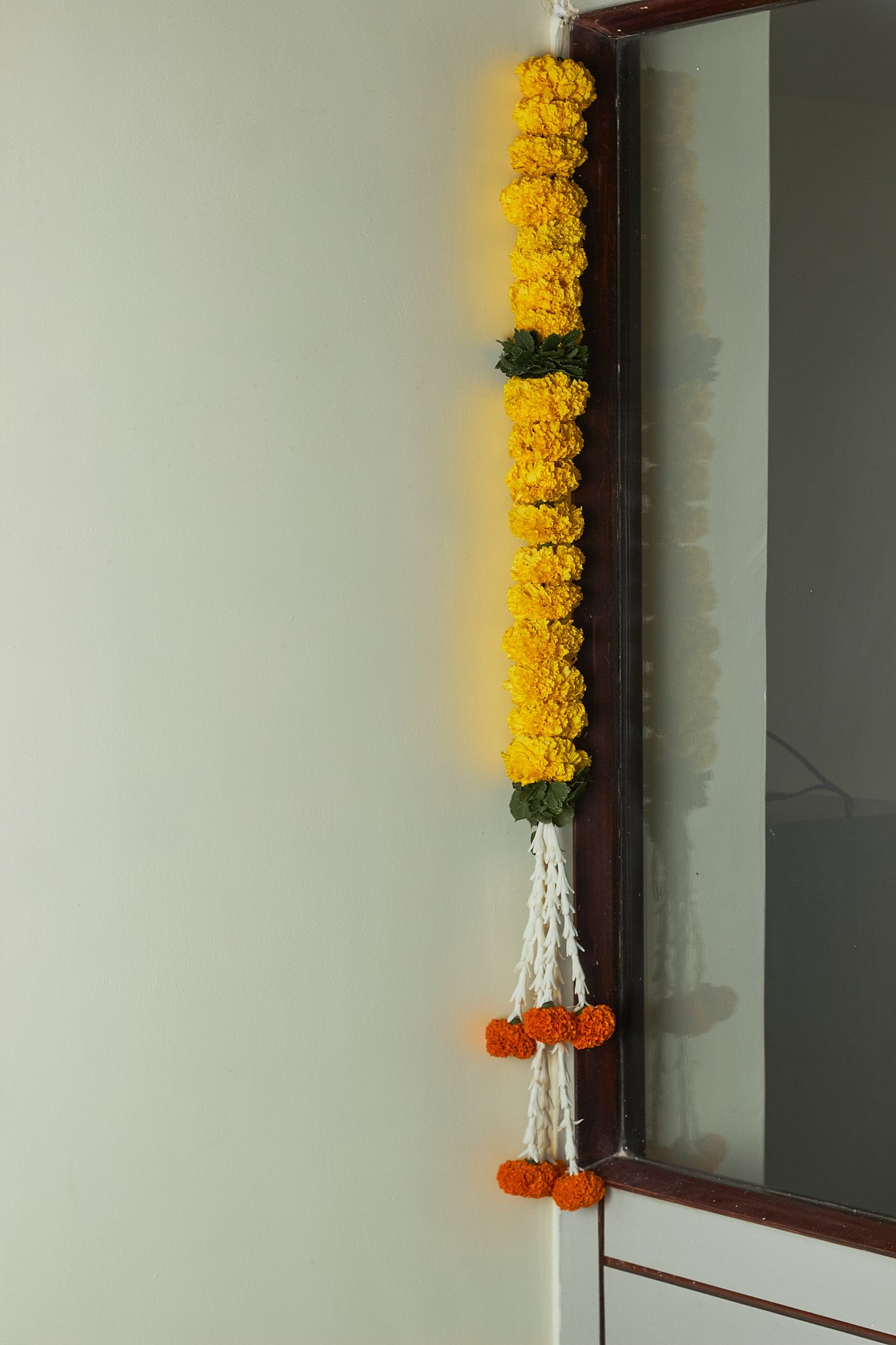 Buy Parandi Latkan by  Mahua Floral Studio.