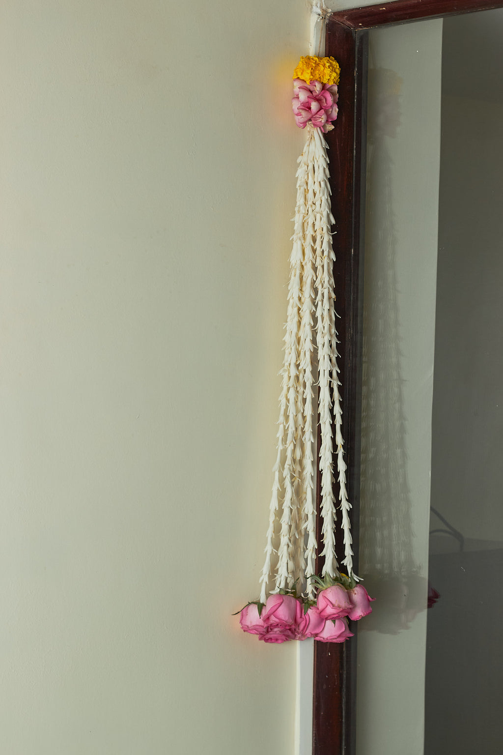 Buy Tuberose & Roses Latkan by  Mahua Floral Studio.