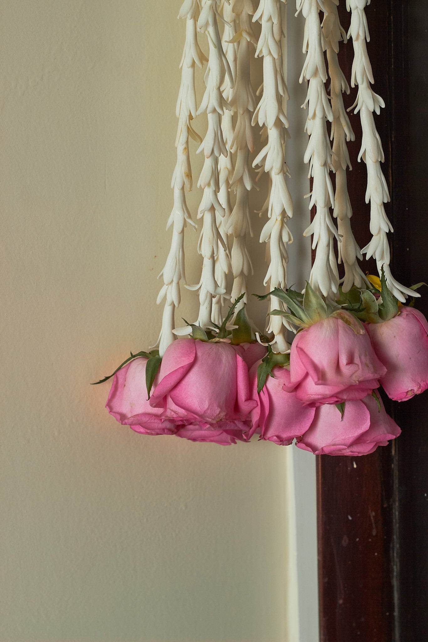 Buy Tuberose & Roses Latkan by  Mahua Floral Studio.