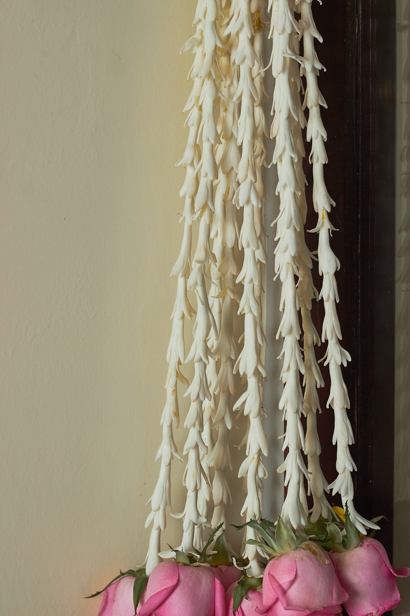 Buy Tuberose & Roses Latkan by  Mahua Floral Studio.