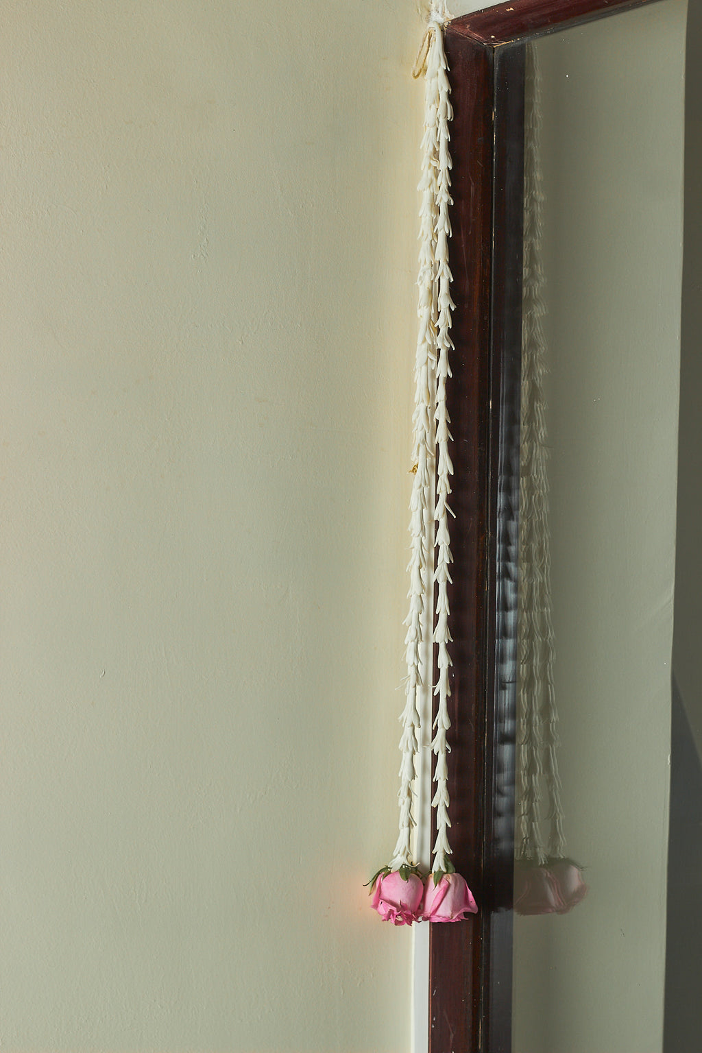 Buy Tuberose & Roses Latkan by  Mahua Floral Studio.