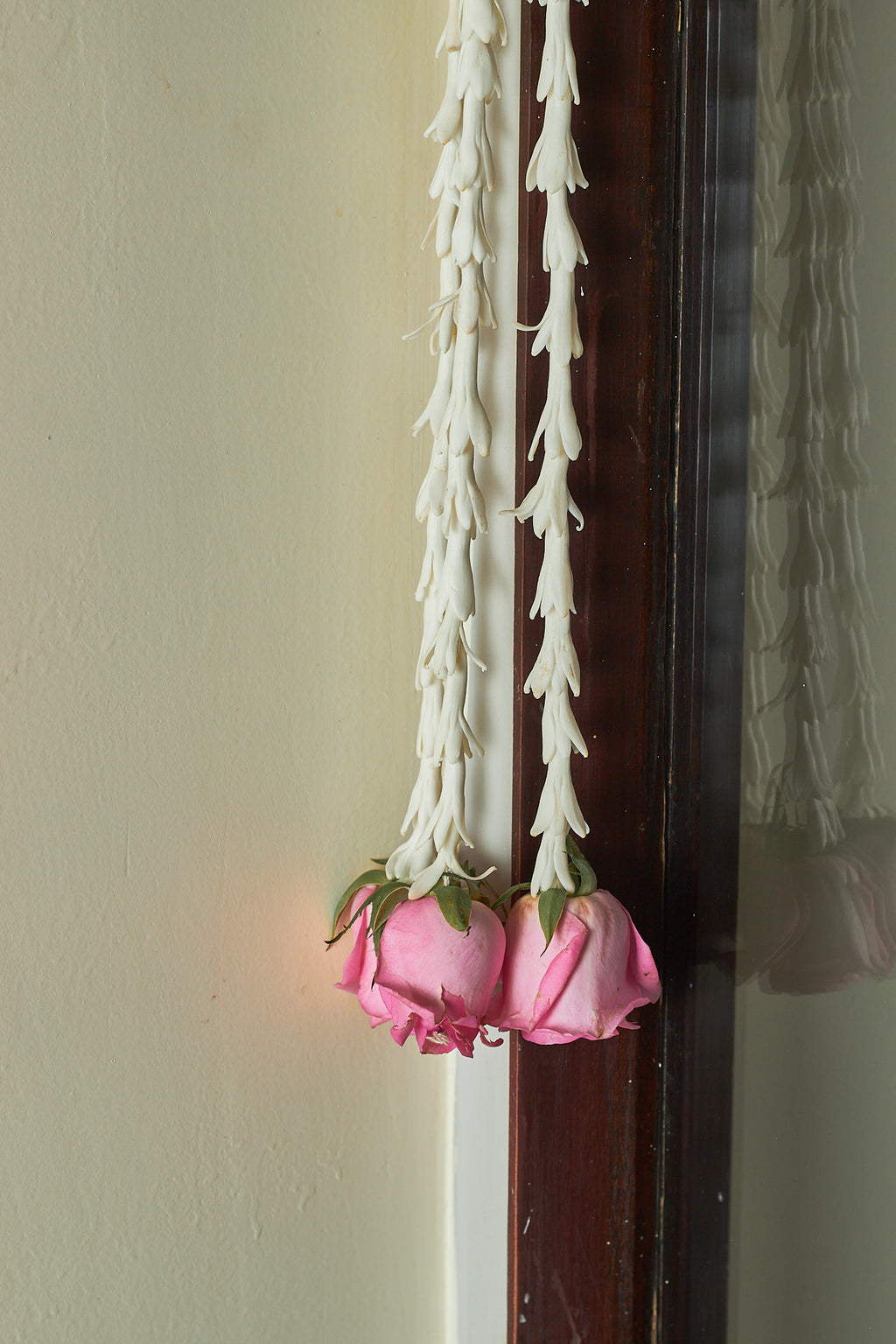 Buy Tuberose & Roses Latkan by  Mahua Floral Studio.